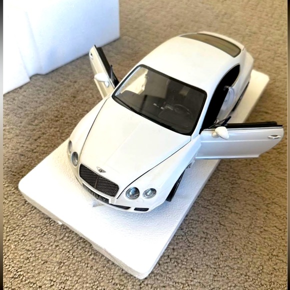 White Bentley Model Car - Picture 1 of 10